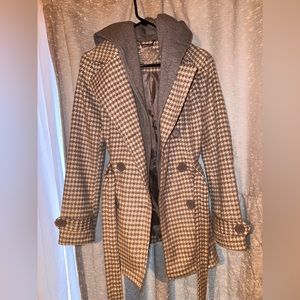 Fashionable coat! With removable hood!